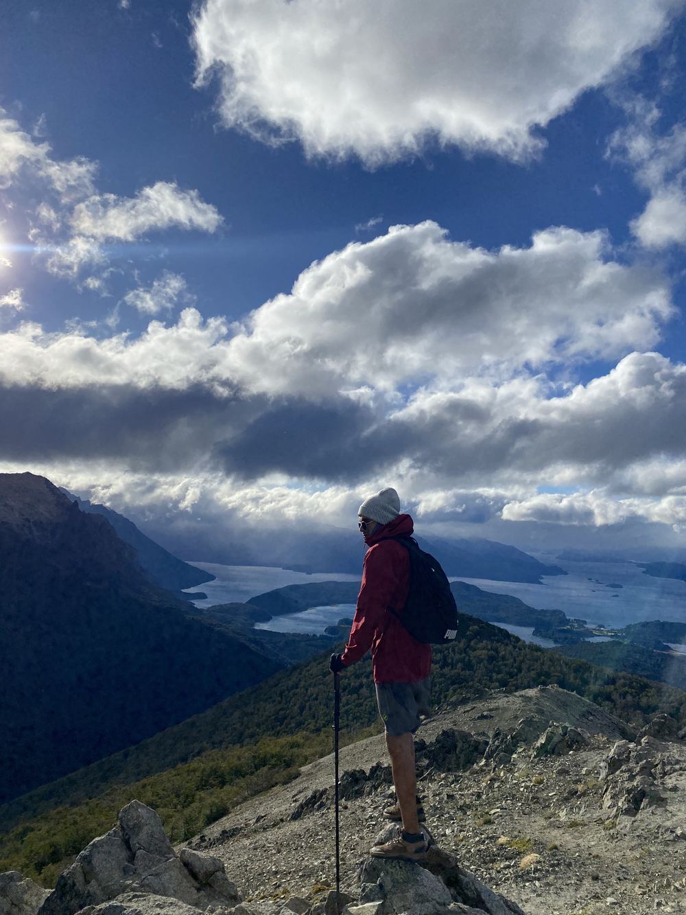 Participante en la cumbre, sobre los lagos de Bariloche