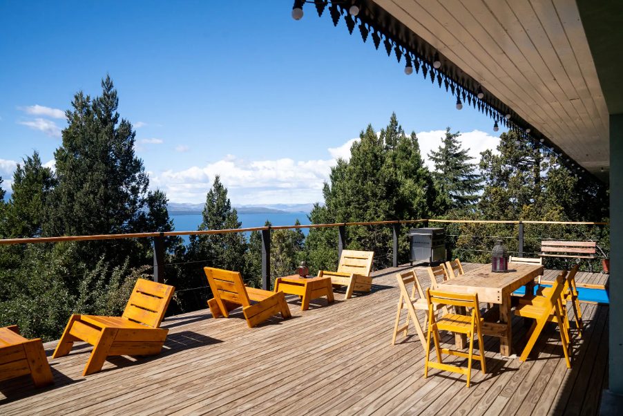 Deck con vista al lago