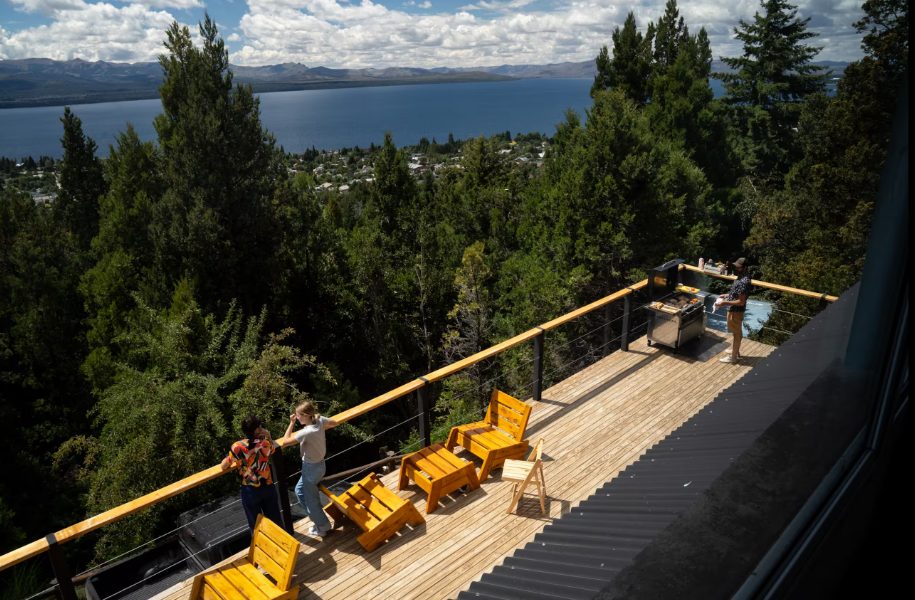 Deck y vista al lago